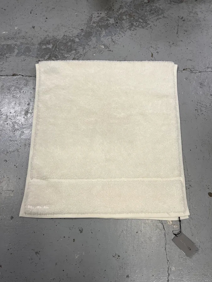 Balenciaga Trompe LOeil Towel Cozy Oversize White Scarf YSYIOve 2