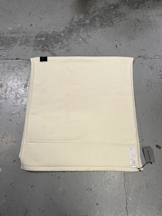 Balenciaga Trompe LOeil Towel Cozy Oversize White Scarf YSYIOve 4