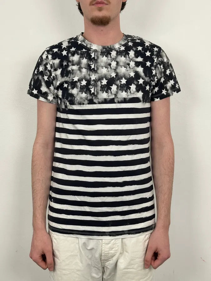 SS2018 Balmain Black & White USA Distressed Star Striped T-Shirt  RqBpUSD 1
