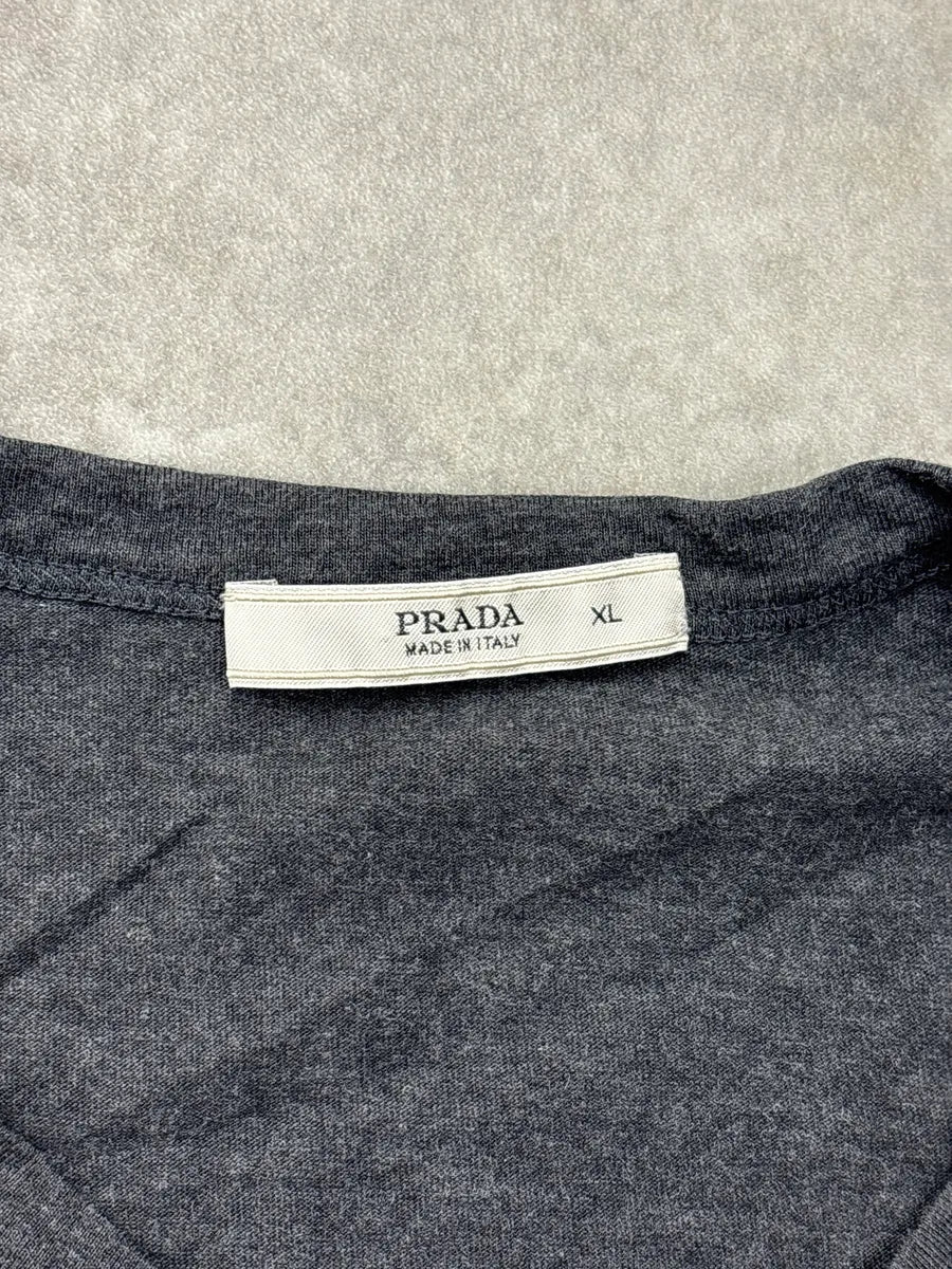 2010s Prada Grey Sequin Crest Embellished T-Shirt blcjfLJW 4