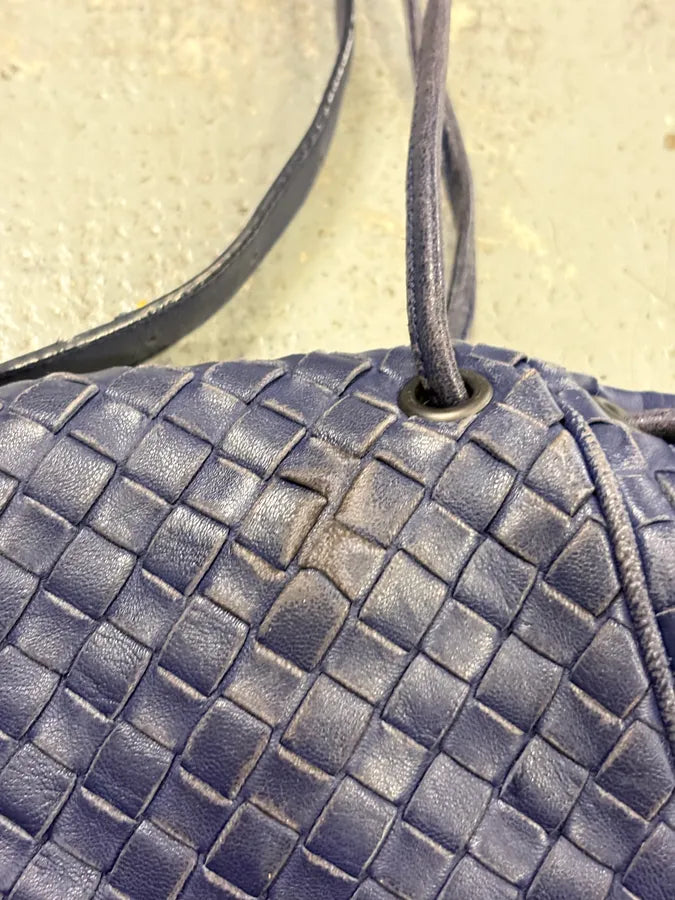Bottega Veneta Navy Leather Intrecciato Woven Shoulder Bag CdQldvl 8