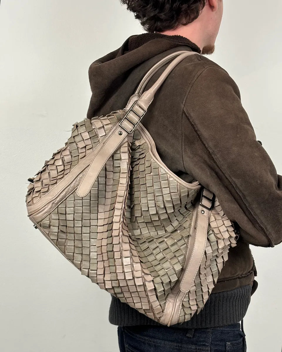 Burberry Grey Leather Textured Handle Bag  mSpdIOE 1