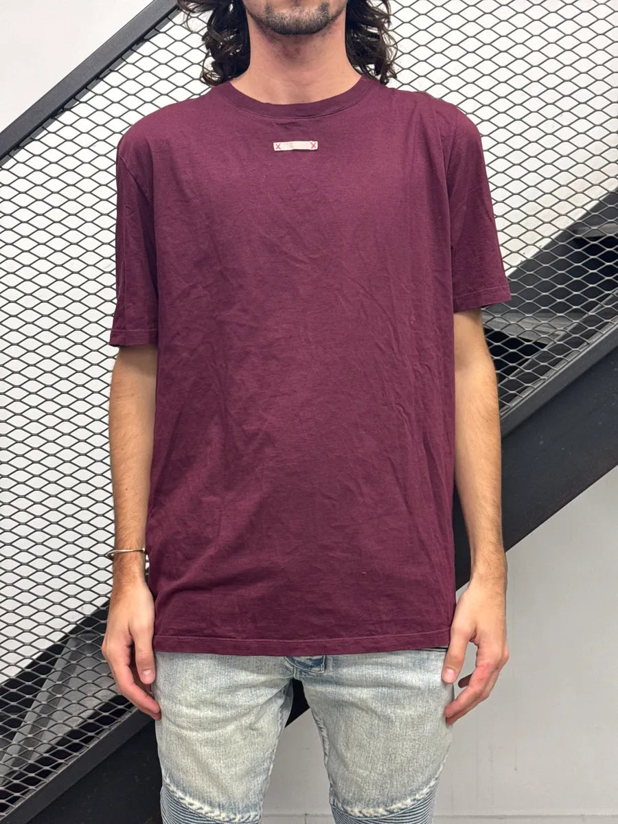 AW2021 Maison Margiela Burgundy Stitched Tab Four-Stitch T-Shirt cJyWPmQW 1