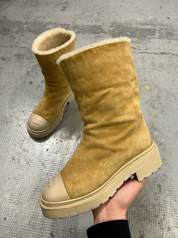 Chanel 20N Beige Suede Shearling CC Toe Suede Boots LSEIolo 0