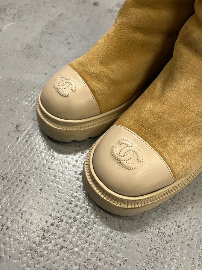 Chanel 20N Beige Suede Shearling CC Toe Suede Boots LSEIolo 1