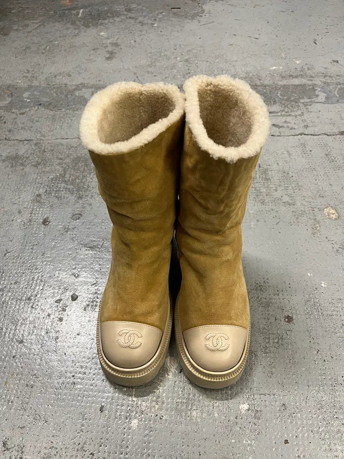 Chanel 20N Beige Suede Shearling CC Toe Suede Boots LSEIolo 4