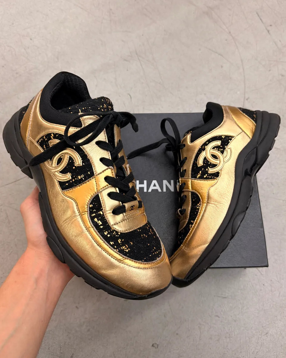 Chanel Black and Gold Sneakers tstVzcU 0