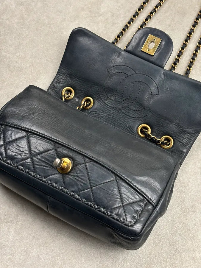 Chanel Black Quilted CC Chain Shoulder Bag  FbDPSiY 11