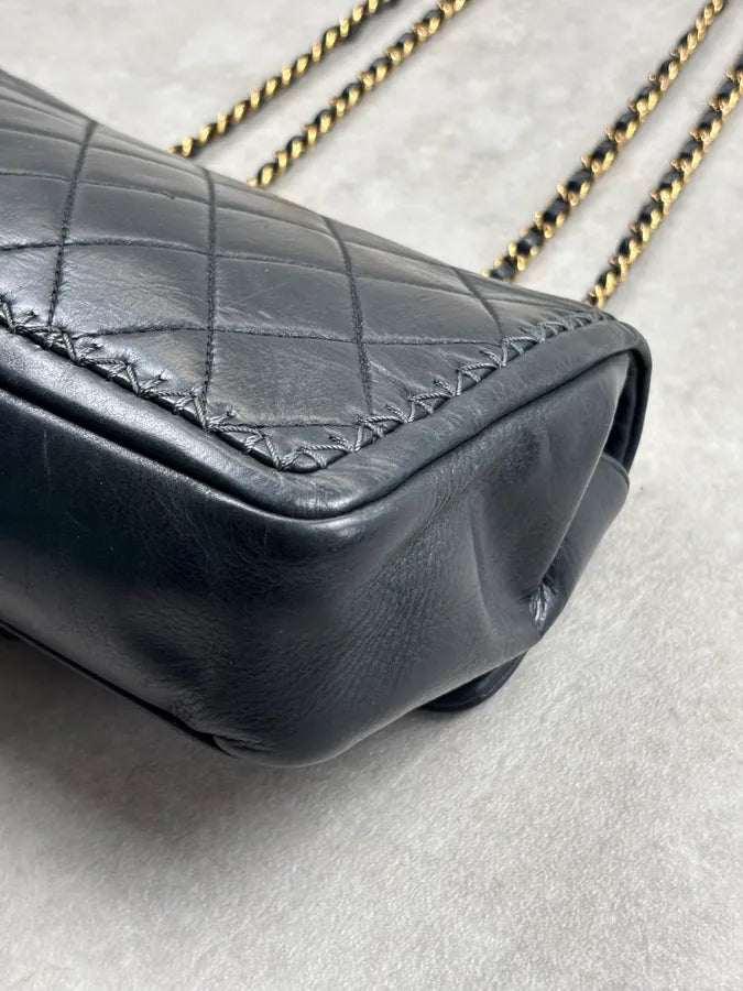 Chanel Black Quilted CC Chain Shoulder Bag  FbDPSiY 16