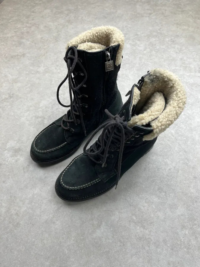 Chanel Black Suede Shearling-Lined Lace-Up Boots UjXEyQr 3