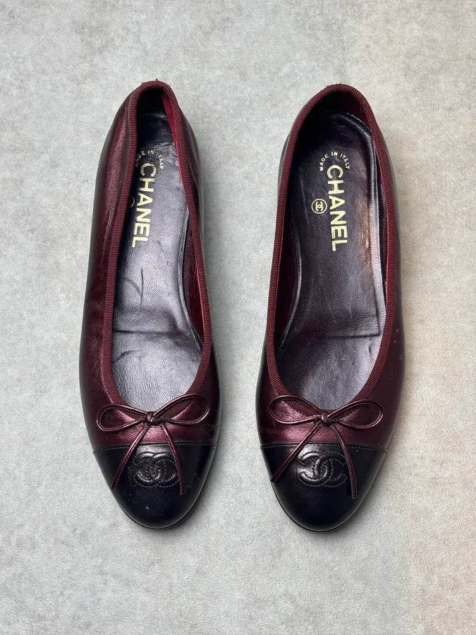 Chanel Bordeaux Leather Logo Ballet Flats cAiJWRE 1