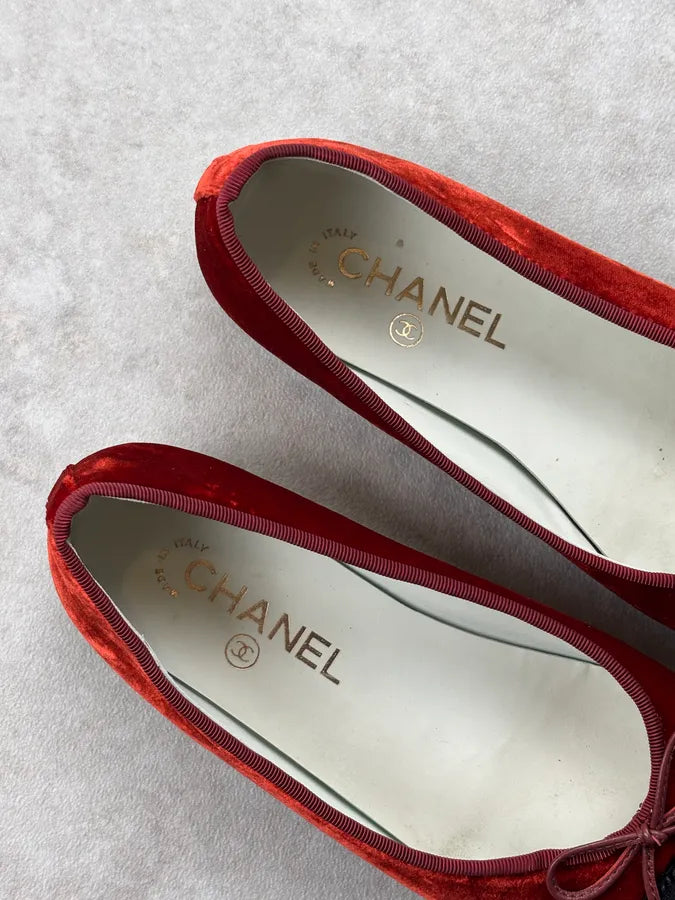 Chanel Bordeaux Velvet Ballet CC Flats EUrGiWE 4