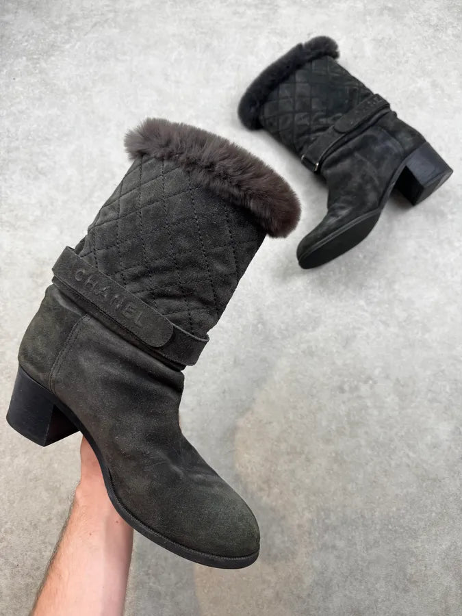 Chanel Black Suede Quilted Effect Fur Suede Boots QDqOGLo 0