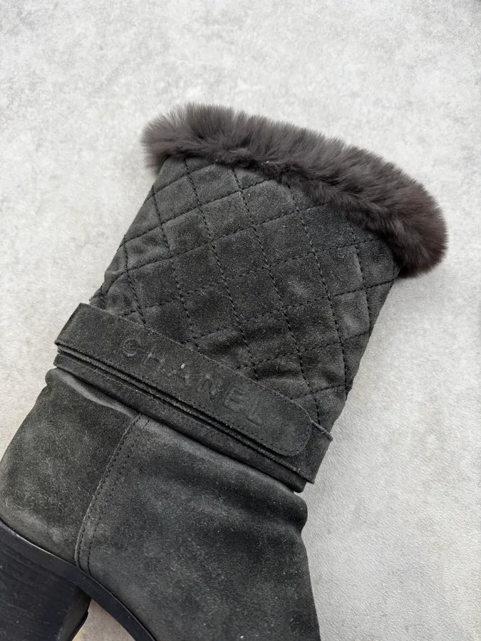 Chanel Black Suede Quilted Effect Fur Suede Boots QDqOGLo 4