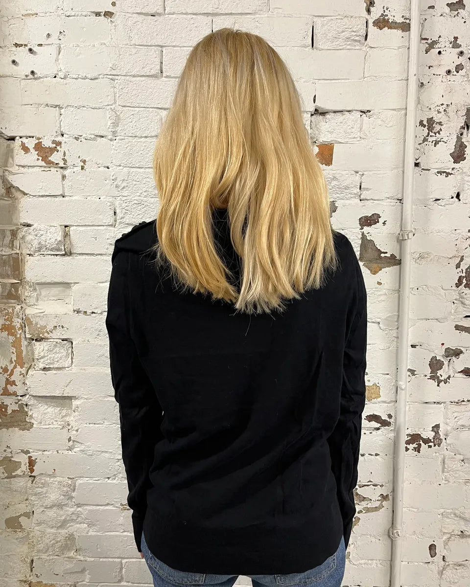 Chanel Head Shoulder Buttons Black Wool Sweater noViooW 2