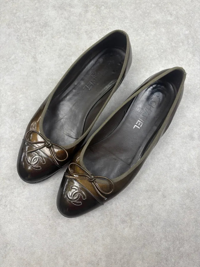 Chanel Metallic Brown Leather CC Logo Ballet Flats ryfvhdK 2