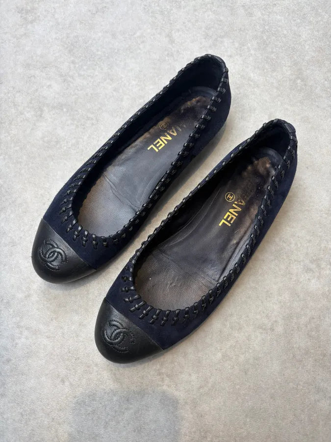 Chanel Navy Suede CC Logo Ballet Flats qAbYHkJ 2