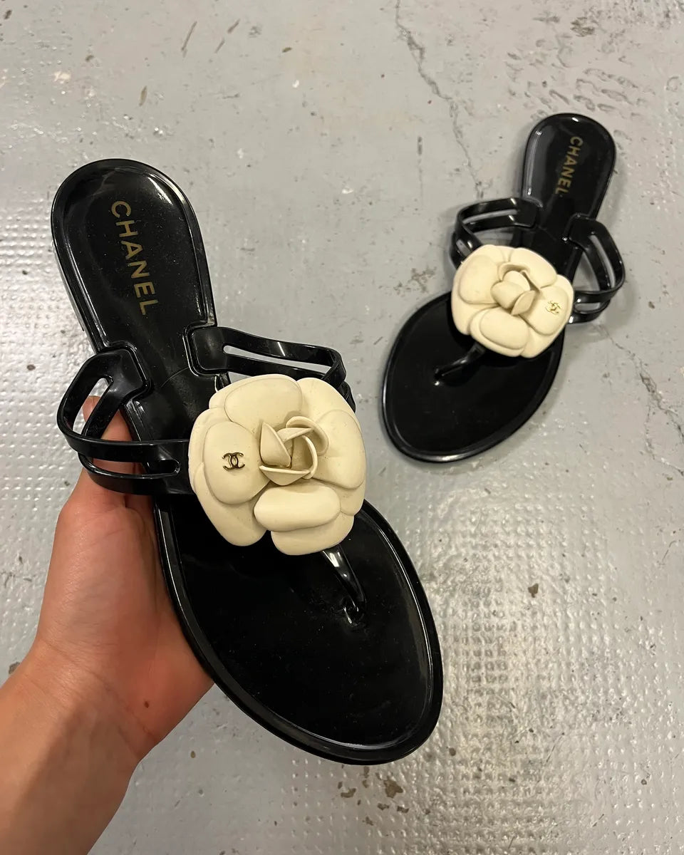 Chanel White Camellia Black Thong Sandals aeYFjQV 0