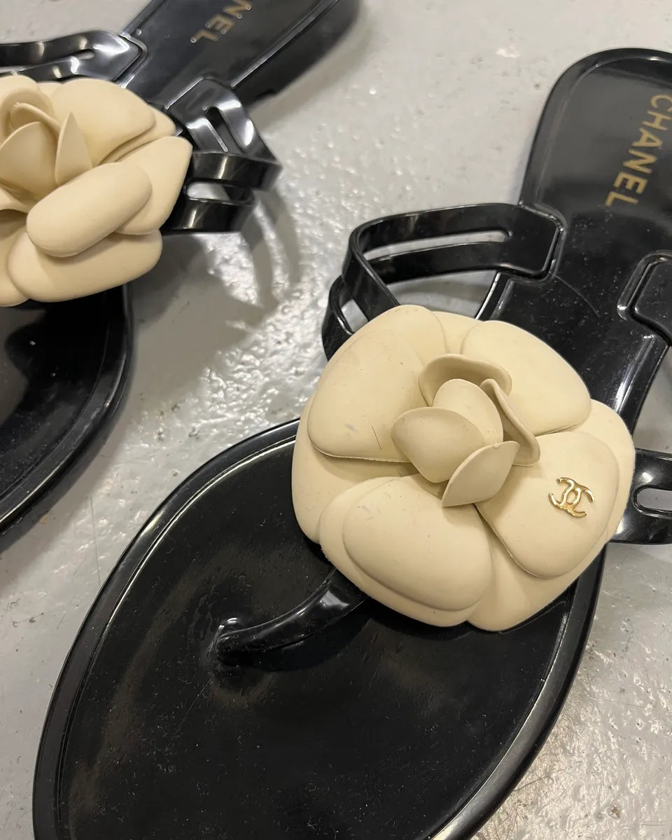 Chanel White Camellia Black Thong Sandals aeYFjQV 2