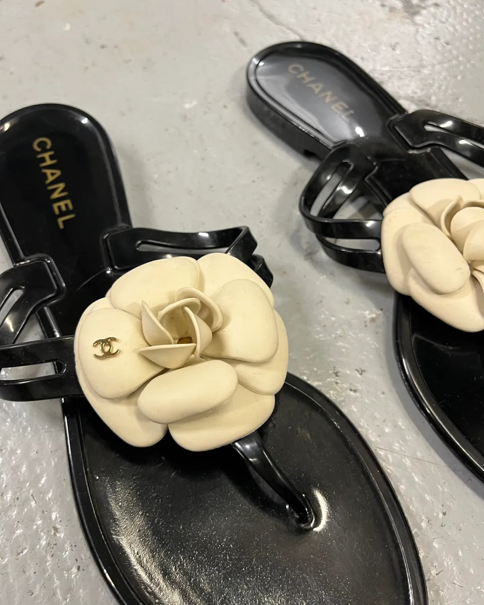 Chanel White Camellia Black Thong Sandals aeYFjQV 3