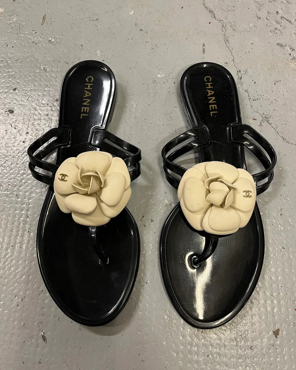 Chanel White Camellia Black Thong Sandals aeYFjQV 4