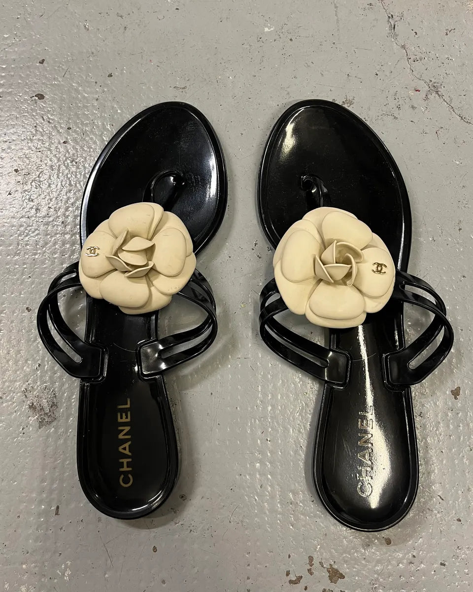 Chanel White Camellia Black Thong Sandals aeYFjQV 6