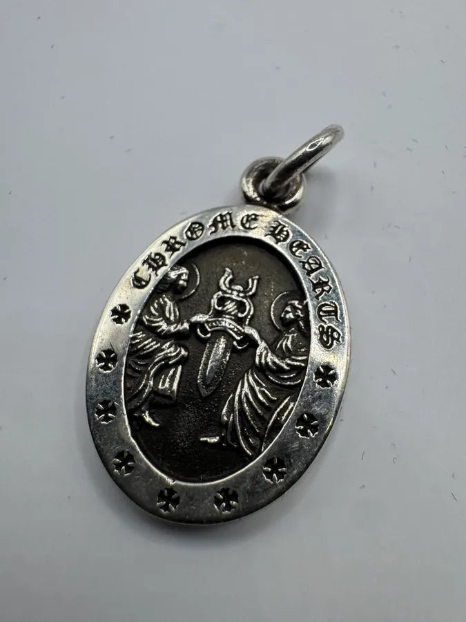 Chrome Hearts Angel Medaillon Oval Silver Pendant kaSWJLV 2