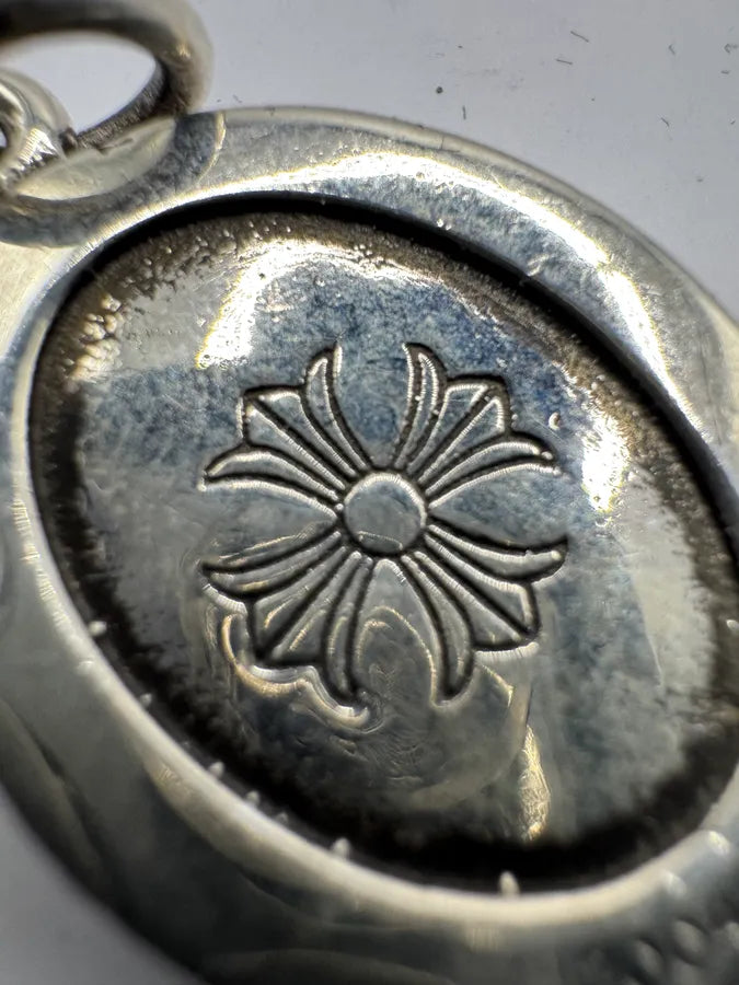 Chrome Hearts Angel Medaillon Oval Silver Pendant kaSWJLV 4