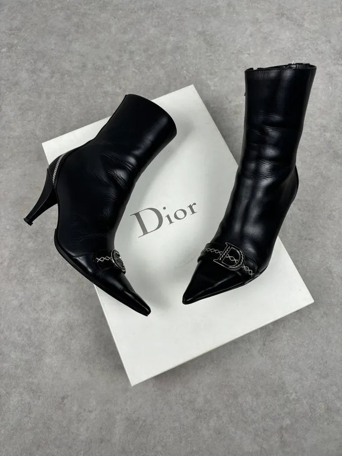 FW2004 Dior Pointy D Black Leather Buckle Ankle Boots Heels by Galliano  OKjyFXF 2