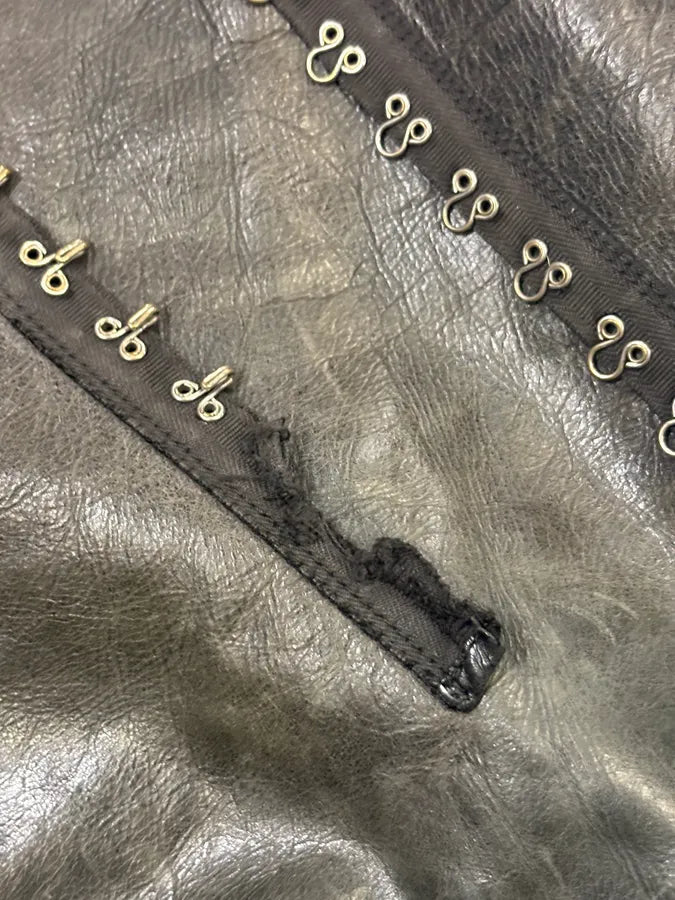2000s Dolce & Gabbana Black Leather Studded Shoulder Bag SzawCwY 15