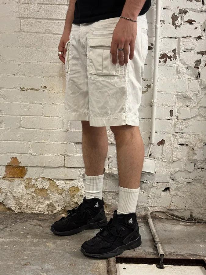 2000s Dolce & Gabbana Creamy Cargo Shorts FedZEno 1