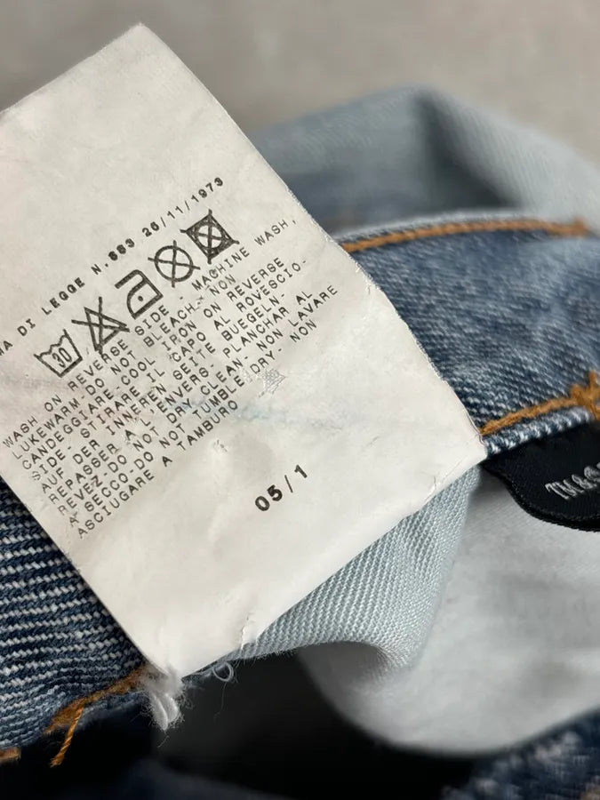 SS2005 Dolce & Gabbana Light Blue Denim Distressed Superman Jeans INgCqDN 13