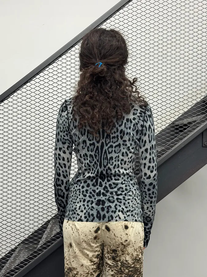 2010s Dolce & Gabbana Light Blue Black Wool Leopard V Neck Sweater tSOuWsK 1