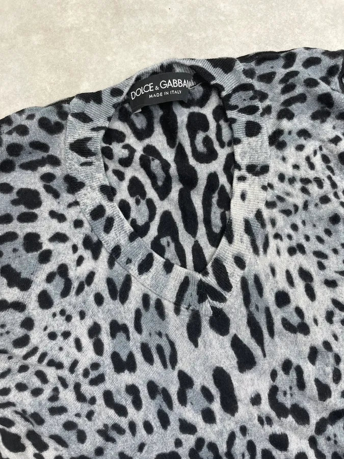 2010s Dolce & Gabbana Light Blue Black Wool Leopard V Neck Sweater tSOuWsK 5