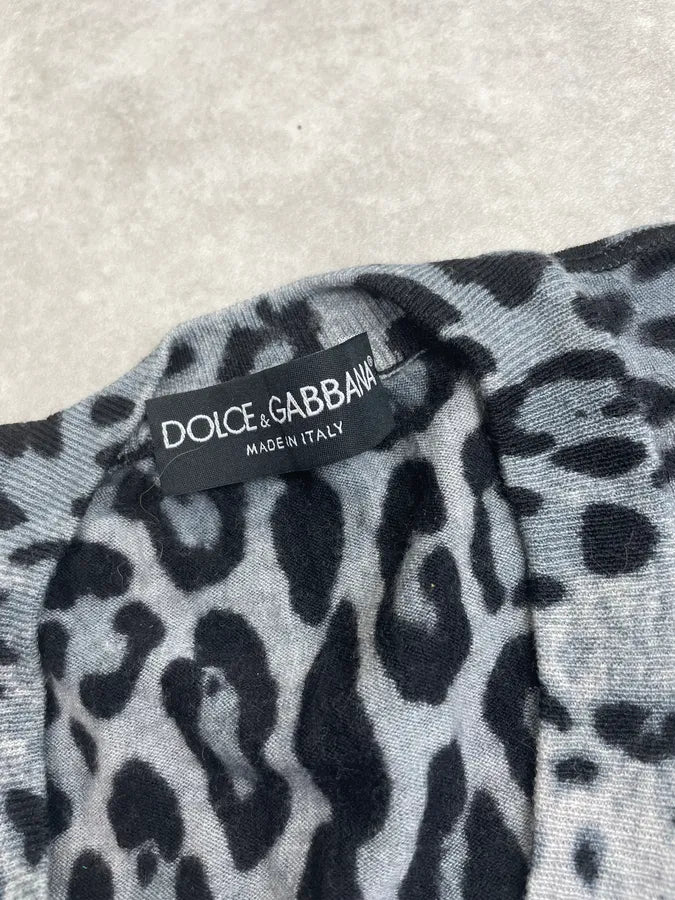 2010s Dolce & Gabbana Light Blue Black Wool Leopard V Neck Sweater tSOuWsK 4