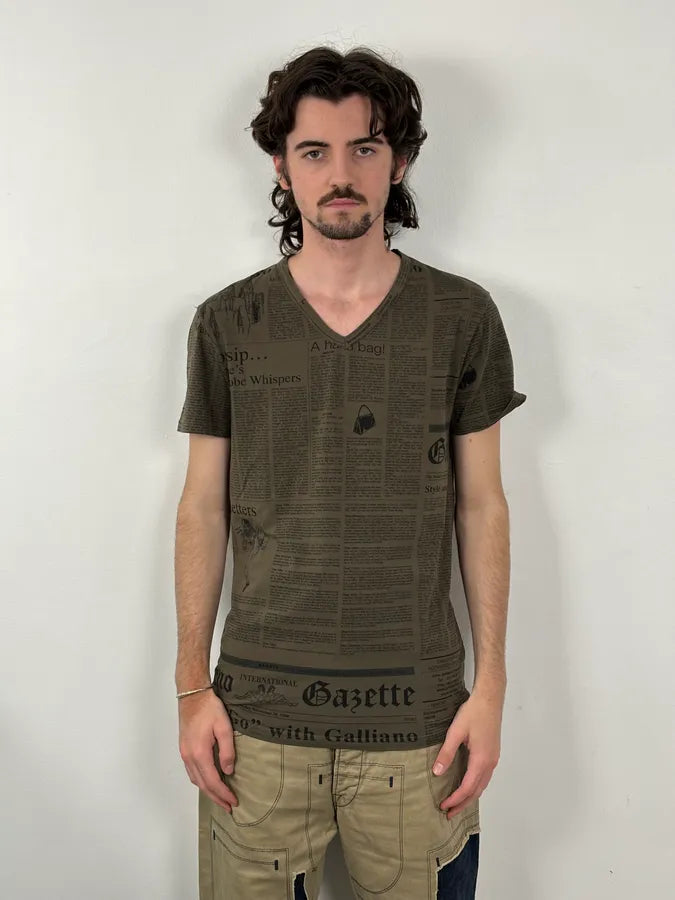 SS2008 John Galliano Khaki Newspaper V Neck T-Shirt zVHZxtL 1