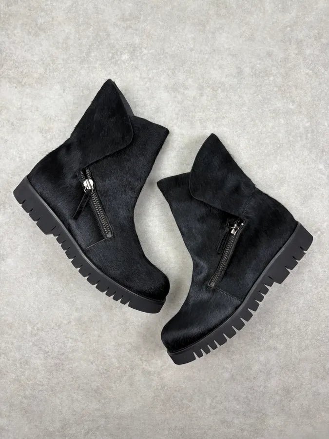 AW2016 Emporio Armani Black Calfskin Pony-Hair Boots ruOIwvM 4
