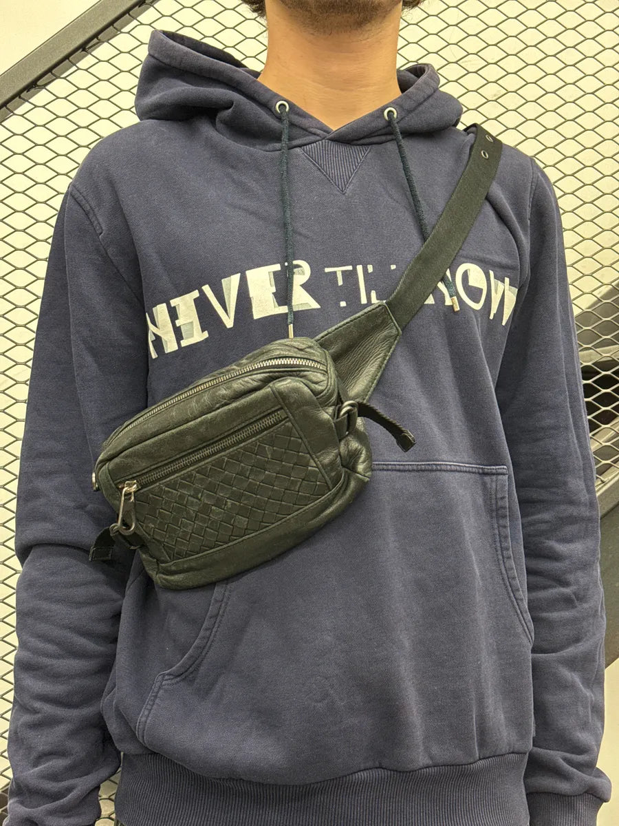 2000s Bottega Veneta Black Woven Leather Intrecciato CrossBody Bag fOhugIFw 1