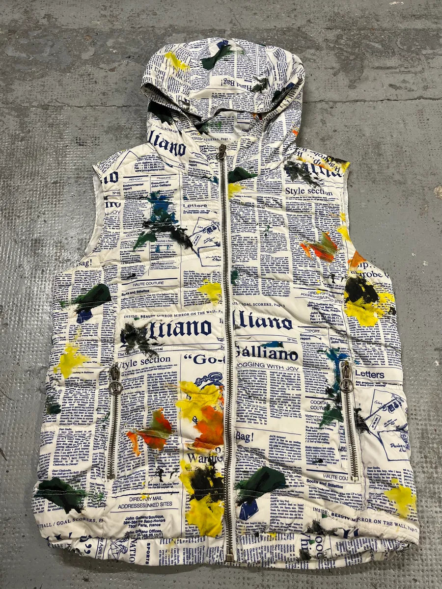 FW1995 John Galliano White Puffer Vest Nylon Newspaper Print  ECiXOcl 0