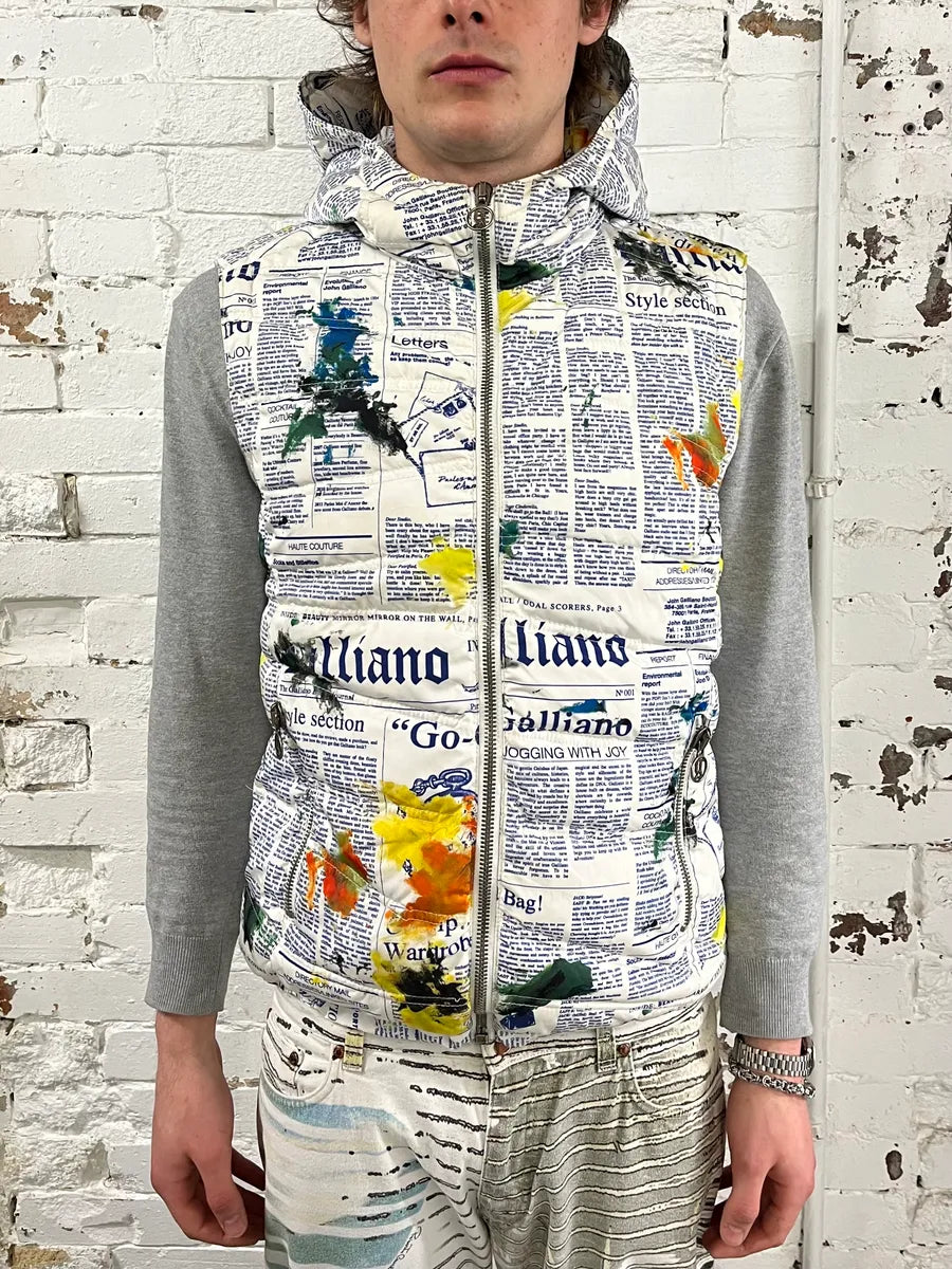 FW1995 John Galliano White Puffer Vest Nylon Newspaper Print  ECiXOcl 1
