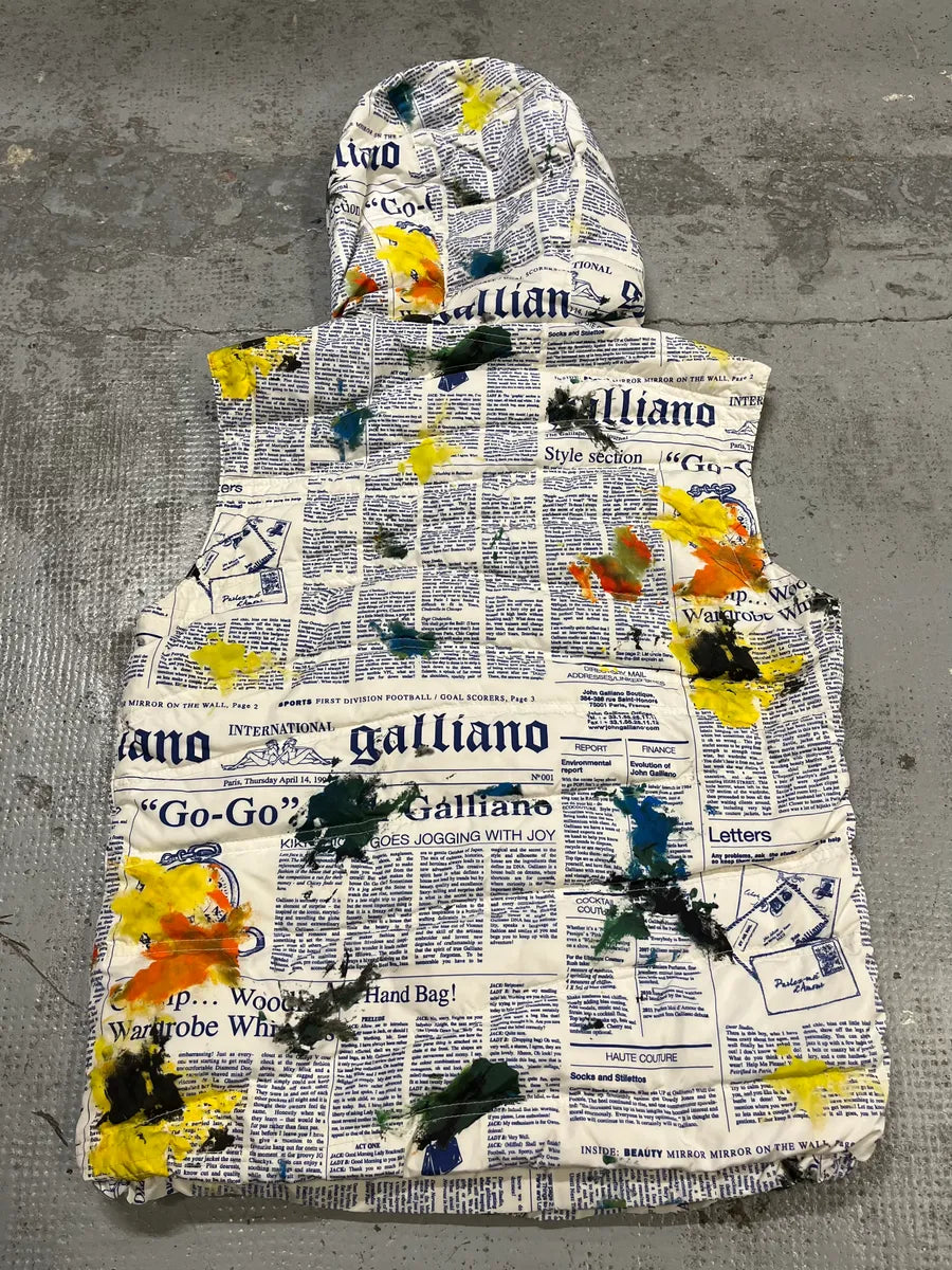 FW1995 John Galliano White Puffer Vest Nylon Newspaper Print  ECiXOcl 5