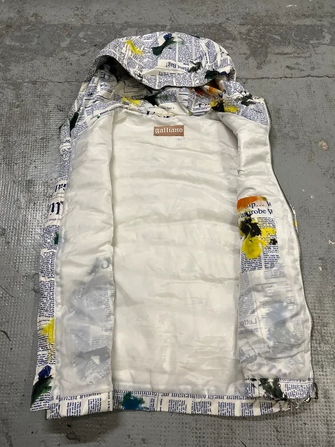 FW1995 John Galliano White Puffer Vest Nylon Newspaper Print  ECiXOcl 6