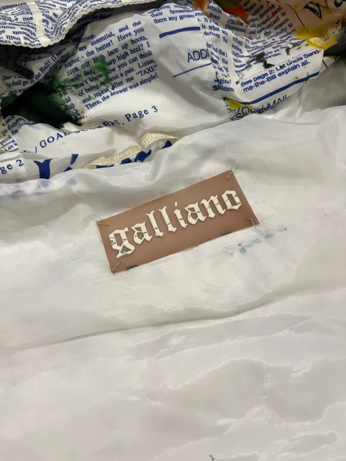 FW1995 John Galliano White Puffer Vest Nylon Newspaper Print  ECiXOcl 7