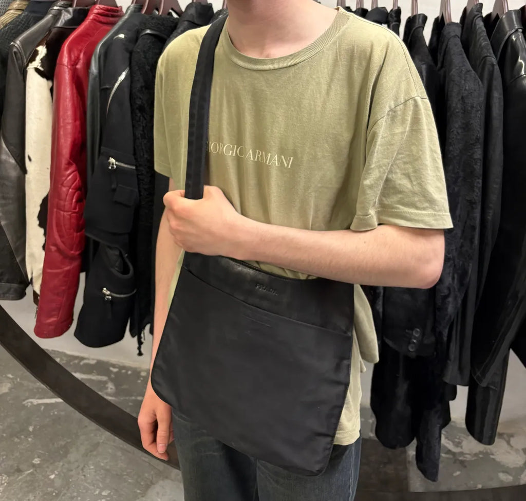 FW1999 Prada Navy & Black Crossbody Bag (OS) yDAxeRk 1