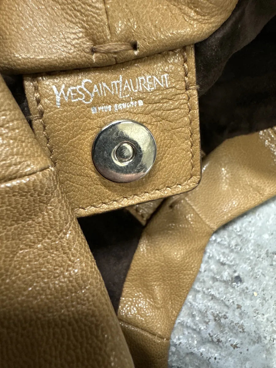 FW2002 Yves Saint Laurent Tom Ford Mombasa Horn Beige Suede Leather Handle Bag (OS) TYqlQKe 4