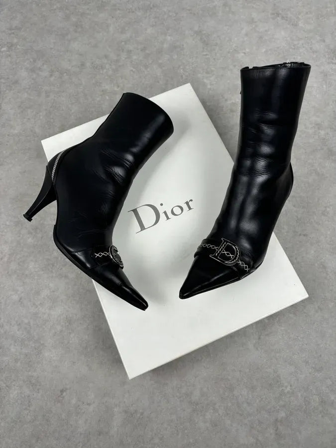 FW2004 Dior Pointy D Black Leather Buckle Ankle Boots Heels by Galliano  OKjyFXF 2