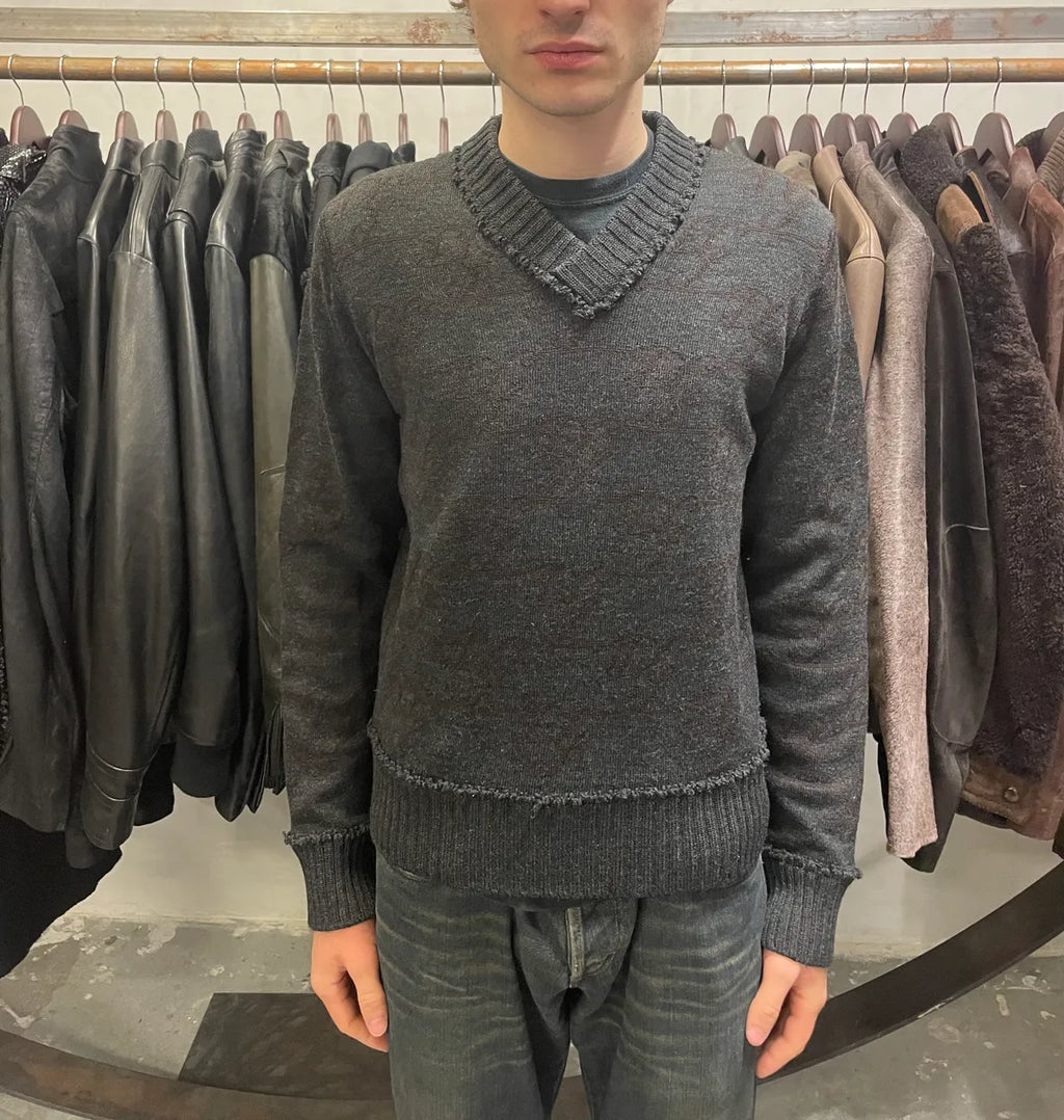 FW2005 Dolce & Gabbana Grey Wool V Sweater FeySRYh 1