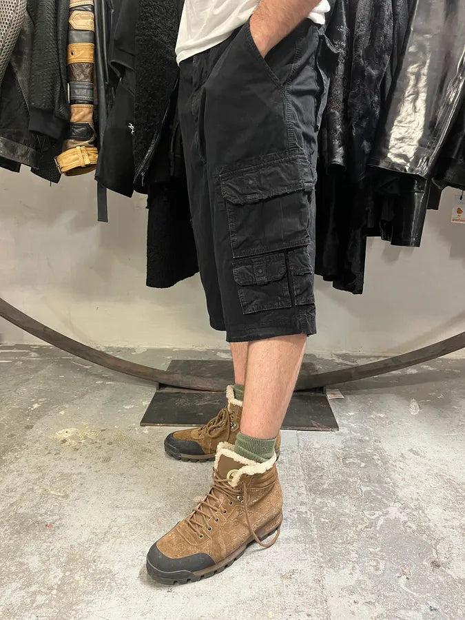 FW2006 Dolce & Gabbana Black Multi Pockets Cargo Shorts (XL) GqRASWF 1