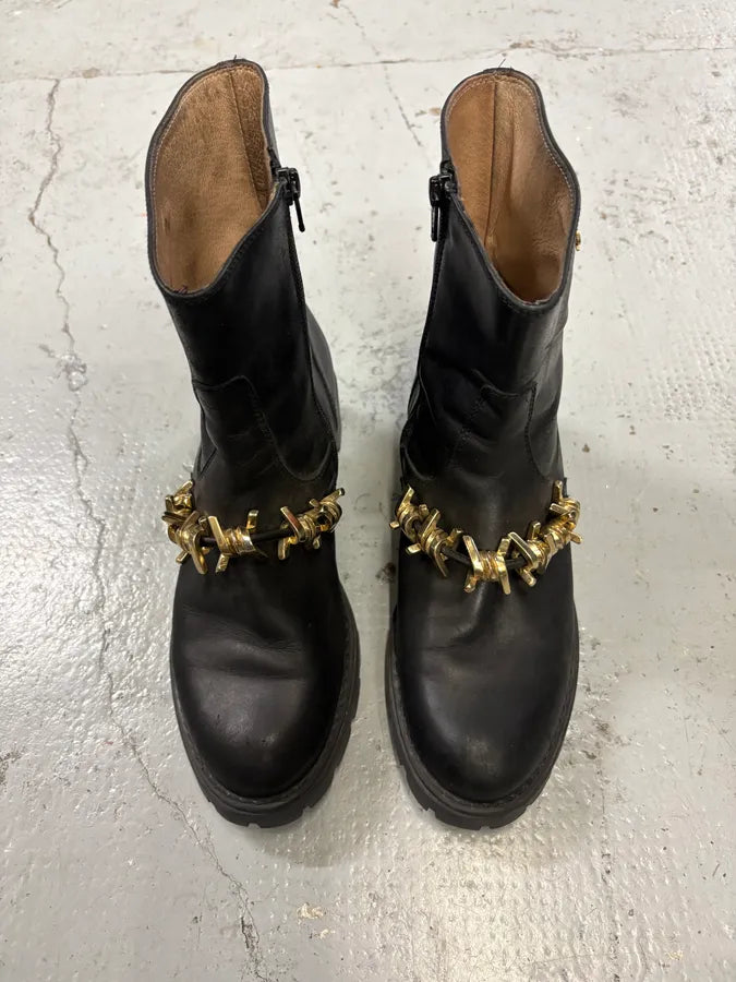 2010s Dsquared2 Black Leather Gold Chain Ankle Boot  YpTdHlJ 1