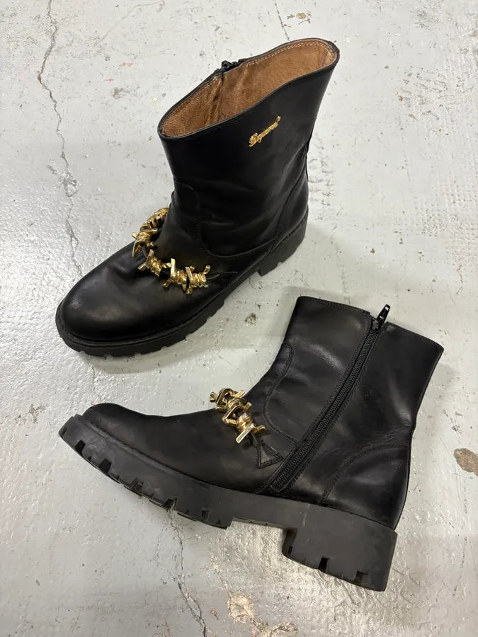 2010s Dsquared2 Black Leather Gold Chain Ankle Boot  YpTdHlJ 3